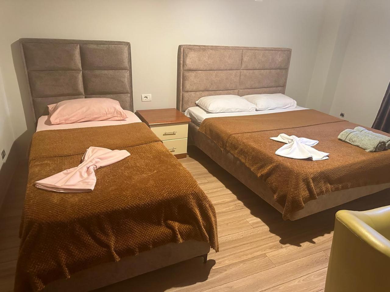 Eden Hostel Tirana Exteriör bild