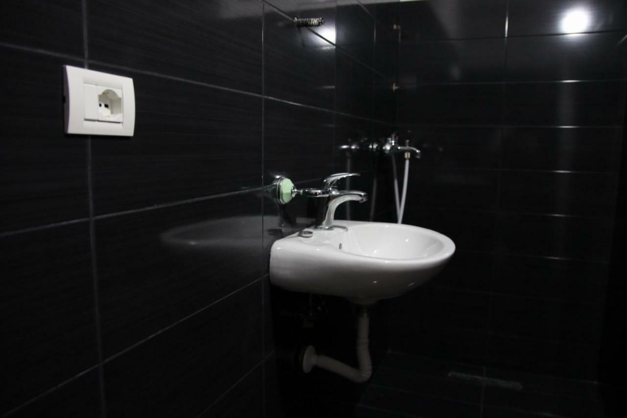 Eden Hostel Tirana Exteriör bild