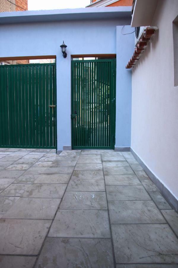 Eden Hostel Tirana Exteriör bild